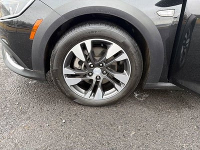 2019 Buick Regal TourX Essence